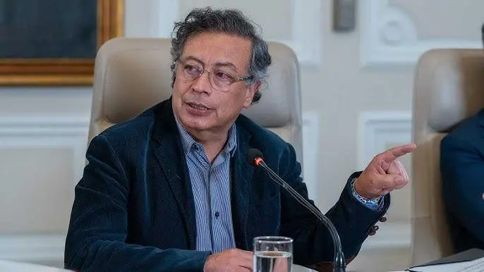 El presidente hizo públicos varios jalones de orejas. Foto: Presidencia.