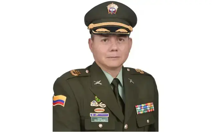 El general Rincón vuelve a la Policía en medio del misterio por el asesinato de su hijo: “Fue un grupo delincuencial”