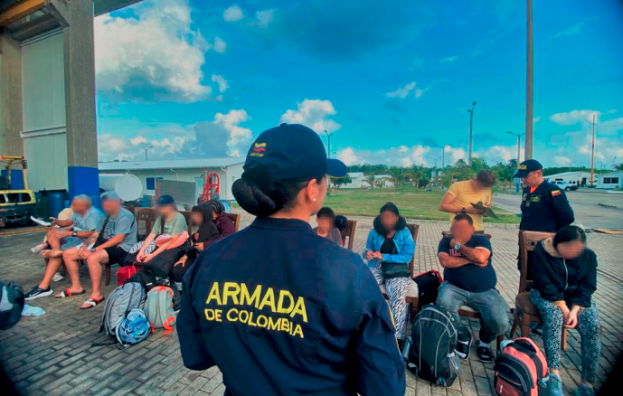 Rescatan a 16 migrantes en aguas de San Andrés, mientras iban con destino a Centroamérica. Foto: Armada Nacional de Colombia. 