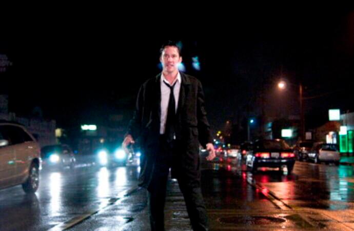 Keanu Reeves interpetó en 2005 a John Constantine, personaje que vuelve a reencarnar. FOTO: CORTESÍA WARNER BROS