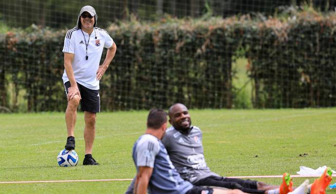 Varios miembros del anterior cuerpo técnico trabajarán con el uruguayo Alfredo Arias durante los primeros meses de su paso por el conjunto rojo. FOTO: Manuel Saldarriaga Quintero.