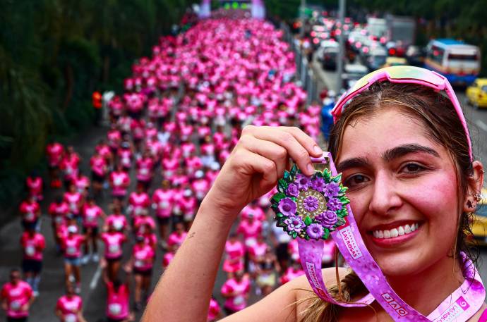 La carrera de las Rosas se consolida en la capital paisa, que inició este domingo desde las 6: 00 a.m. Foto: Manuel Saldarriaga Quintero.