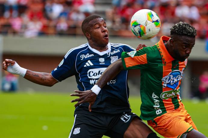 El Deportivo Independiente Medellín (DIM) dio un paso importante hacia la final de la Copa BetPlay al vencer por la mínima diferencia a Envigado F.C. en el Polideportivo Sur, en el partido de ida de la semifinal. Foto: Manuel Saldarriaga Quintero.