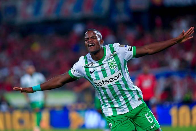 El único gol del compromiso llegó gracias a Andrés Román, quien apareció en el momento clave para desatar la celebración verde. Foto Camilo Suárez