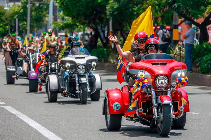 Este evento, que ya se ha consolidado como una tradición dentro de la feria, rindió homenaje a los hombres y mujeres de las Fuerzas Militares de Colombia y de la Policía Nacional, exaltando su compromiso, valentía y servicio a la nación. Foto: Manuel Saldarriaga Quintero