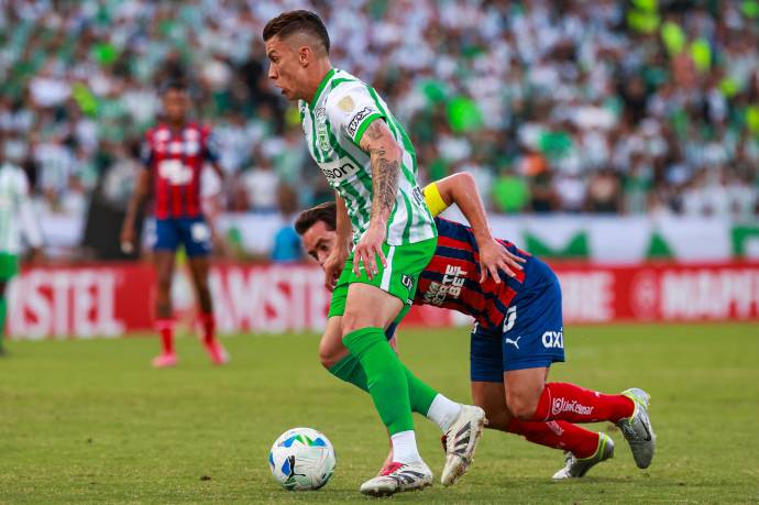 El partido, disputado este miércoles 14 de mayo, se caracterizó por la intensidad y la lucha constante en el mediocampo. El conjunto verde fue el que más buscó el arco rival. Foto: Manuel Saldarriaga Quintero.