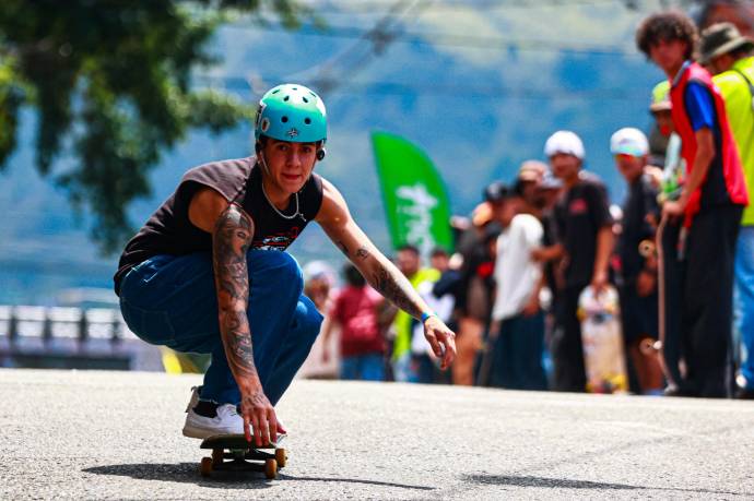 Más de 100 skaters de distintas regiones del país se dieron cita en este tradicional encuentro que, dos veces al año, transforma las empinadas calles de la zona en verdaderas pistas de competencia. Foto: Manuel Saldarriaga Quintero.