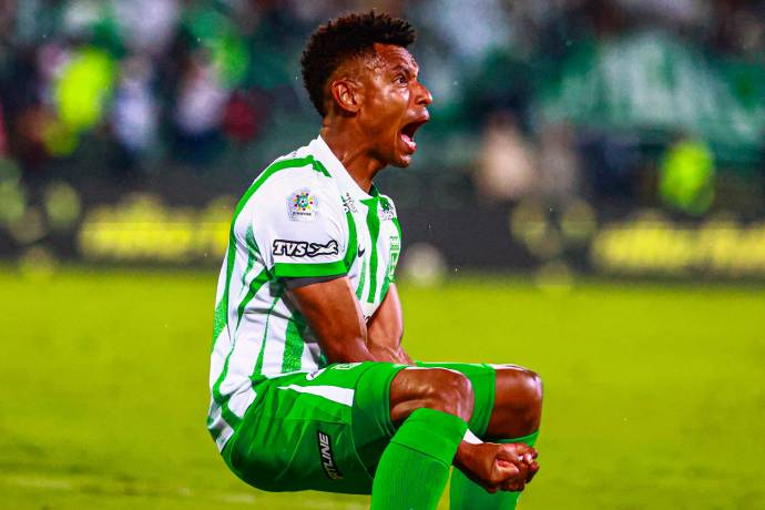 William Tesillo, defensa, con temple de goleador, abrió la senda del triunfó verdolaga. Foto: Manuel Saldarriaga Quintero.