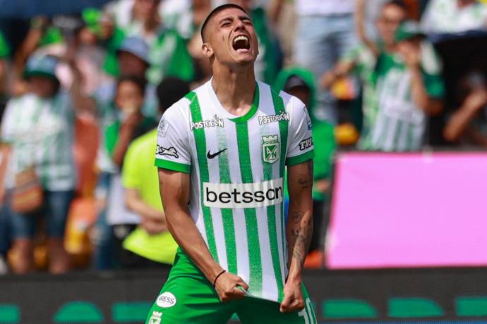 Atlético Nacional venció 1-0 a Envigado en el estadio Atanasio Girardot, con el primer gol del argentino Juan Bauzá vistiendo la camiseta verdolaga. Foto: Manuel Saldarriaga Quintero.