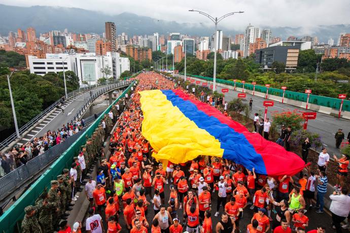 Miles de atletas, tanto aficionados como profesionales, se dieron cita en Medellín para participar en la tradicional competencia atlética Corre Mi Tierra, una de las más esperadas del calendario deportivo de la ciudad. Foto: Esneyder Gutiérrez