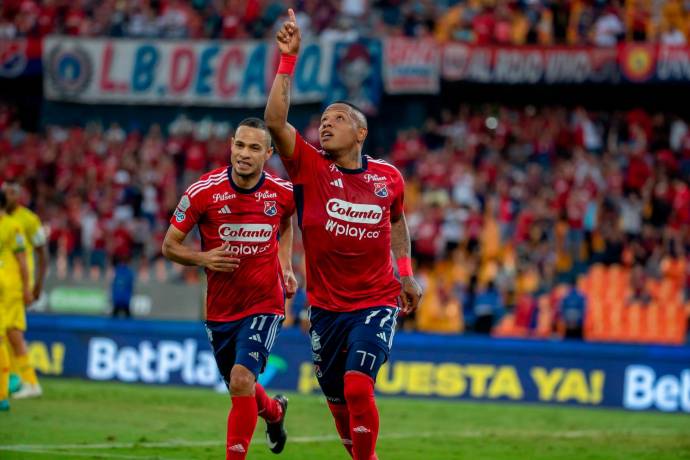 La anotación llegó después de una falta clara en el área del portero Luis Erney Vásquez sobre Brayan León. Jhon Vásquez tomó la pelota para cobrar y puso el 1-0 a favor del conjunto local. Foto: Juan Antonio Sánchez