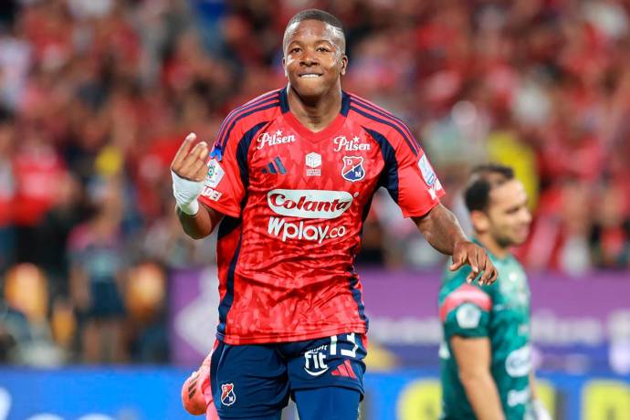 Apenas dos minutos después del primer gol, el Medellín volvió a golpear, Fancisco Chaverra con un remate de izquierda desde el centro del área selló el 2-0 definitivo antes del descanso. Foto: Manuel Saldarriaga Quintero