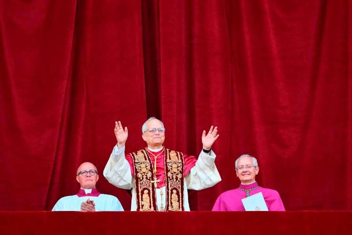 La Iglesia católica tiene nuevo papa: León XIV se asoma al balcón de la Basílica de San Pedro.Foto: Getty