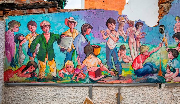 Varias obras de Vásquez están en los más importantes edificios de la ciudad. Por ejemplo, su pintura “Seis momentos de la raza antioqueña” se encuentra en la Asamblea de Antioquia; “Forjadores de artistas” está en el Palacio de Bellas Artes; “Primero el paciente”, se halla en el Hospital Pablo Tobón Uribe; “Ciencia y libertad”, adorna la Universidad de Medellín; “Escenas infantiles” engalana el hospital San Vicente Fundación; entre otros. Foto: El Colombiano