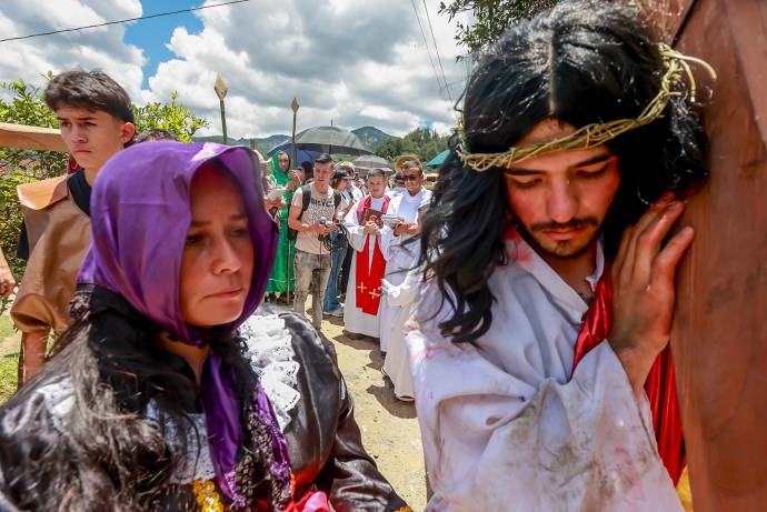 El viacrucis en vivo, un evento que comenzó como una expresión sencilla de devoción comunitaria, se ha consolidado como una manifestación cultural y religiosa de gran arraigo en la región. Foto: Manuel Saldarriaga Quintero