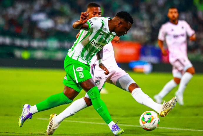 El partido comenzó con un marco imponente. Las tribunas repletas y Nacional desde los primeros minutos en busca de abrir el marcador. Foto: Manuel Saldarriaga Quintero.