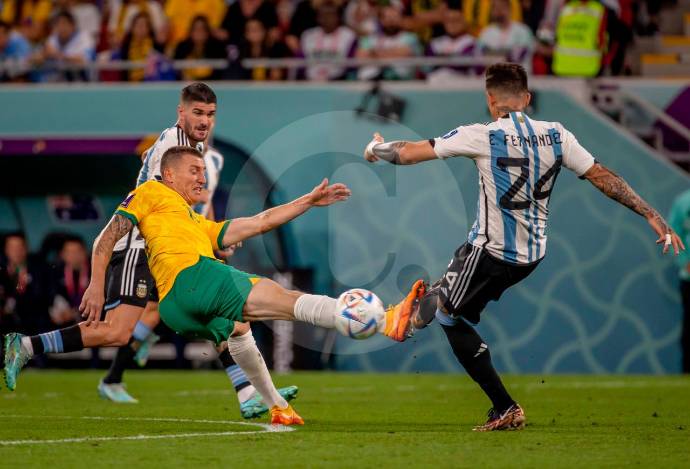 Los primeros minutos del partido fueron de mucha marca fuerte y pocas emociones, hasta que Argentina pudo encontrar los espacios para hacerle daño a Australia. FOTO JUAN ANTONIO SÁNCHEZ 