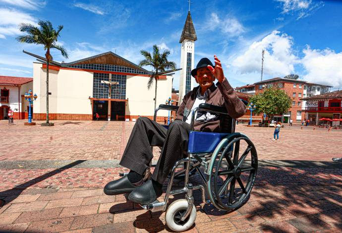 Nació el 30 de julio de 1913 en Cocorná, y es considerado como el colombiano vivo más longevo. Atribuye su larga existencia a la dicha con la que ha vivido. Actualmente vive en El Carmen de Viboral, en el oriente antioqueño. Foto: Manuel Saldarriaga Quintero.