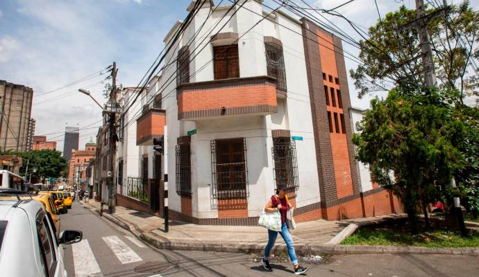 En el barrio Prado, en el cruce de Ecuador con Cuba, fue recuperada hace poco la casa donde nació Restrepo. A unos cuantos metros está la del expresidente Pedro Nel Ospina. Ninguna tiene una placa distintiva. Foto: Esneyder Gutiérrez Cardona 
