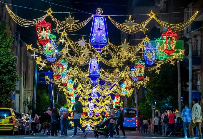 Más de 12.000 figuras brillan en 10 kilómetros de recorrido, invitando a propios y visitantes a disfrutar una Navidad llena de tradición y color este municipio del sur del Valle del Aburrá. Foto: Juan Antonio Sánchez