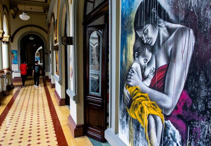Este emblemático edificio, que durante décadas albergó a los juzgados de la capital antioqueña, ha renacido como un centro cultural y artístico que hoy le da nueva vida al corazón de Medellín. Foto: Julio César Herrera