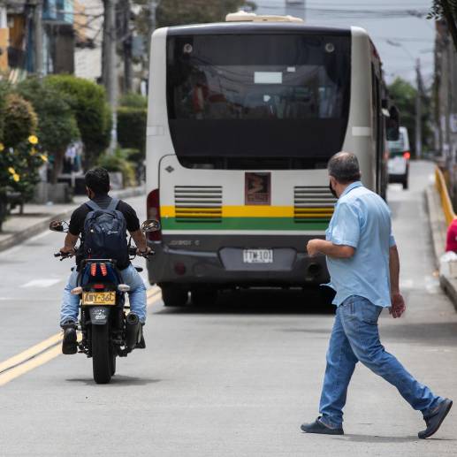 El incidente de este martes ocurrió luego de que un peatón invadiera la vía del Metroplús y obligara al bus a frenar abruptamente. FOTO IMAGEN DE REFERENCIA: MANUEL SALDARRIAGA QUINTERO