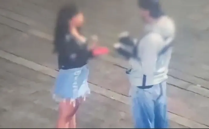 El extorsionista citó a su víctima en un sitio céntrico de Itagüí para recibir el rescate que le estaba pidiendo. FOTO: IMAGEN DE VIDEO