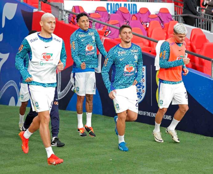 Brasil se medirá a España en el estadio Santiago Bernabéu, ante España que viene de perder con Colombia, 1-0 el viernes anterior. FOTO TOMADA @CBF_Futebol