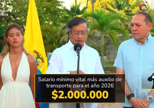 Gustavo Petro, presidente de Colombia; y su ministro del Trabajo, Antonio Sanguino. FOTO: captura de pantalla