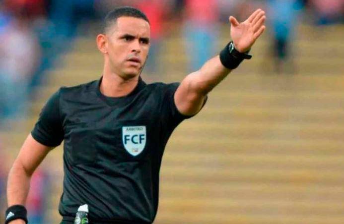 Carlos Ortega, árbitro colombiano. FOTO DIMAYOR