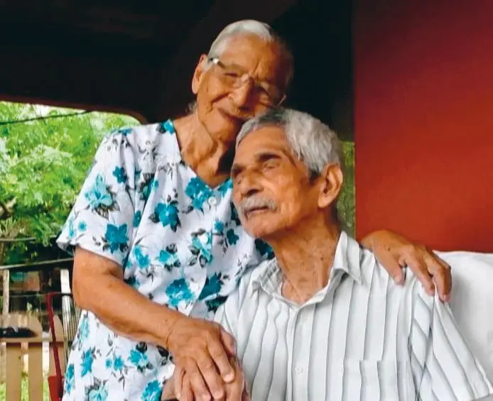 En la península de Nicoya no hay ancianatos. Casi que su comunidad les exige que sigan presentes. FOTO Cortesía