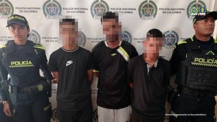 Capturados en flagrancia por el homicidio de una mujer trans en Medellín. FOTO: CORTESÍA FISCALÍA