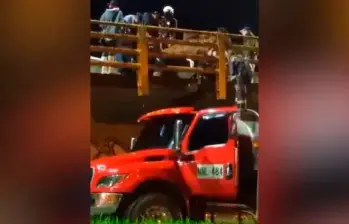 Héroes: se bajaron de sus carros para salvar a caballo en Girardota