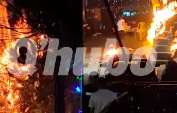 EN IMÁGENES: Muñeco de año viejo incendió red de gas en La Francia, Medellín