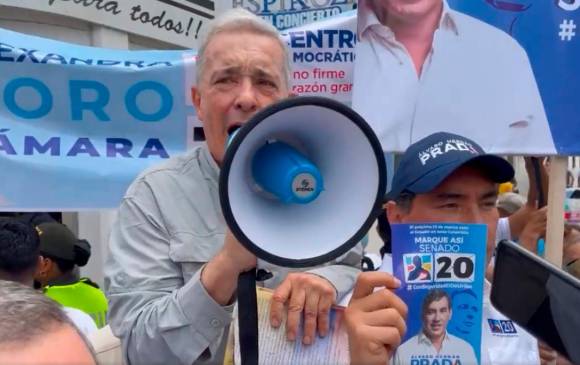 Álvaro Uribe durante acto de campaña en el Huila. FOTO: CORTESÍA.