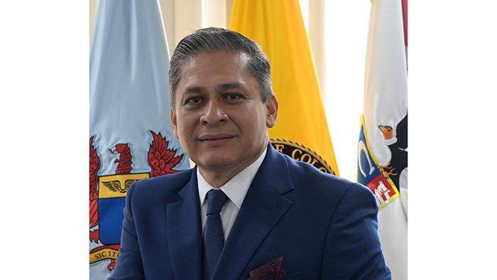 Pinto se formó académicamente como ingeniero civil, administrador aeronáutico y magíster en seguridad y defensa. Foto: Aerocivil