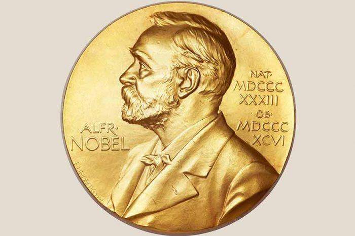 La medalla del Premio Nobel de Fisiología o Medicina, que en 2026 fue otorgado por los avances que hicieron posible el desarrollo de la optogenética y una nueva forma de estudiar los circuitos neuronales. Foto: Colprensa
