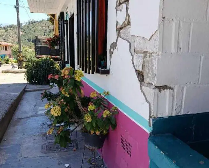 Aspecto de los daños de una vivienda en Jardín tras el sismo de este lunes. FOTO: Cortesía
