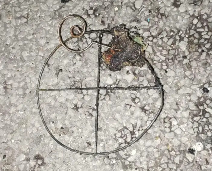 El soporte de la mecha de un globo encontrado tras la emergencia en Envigado. FOTO: Cortesía.