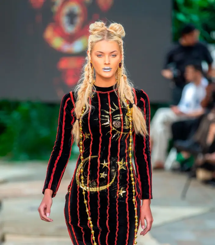 La actual reina desfiló para la pasarela Lugó Lugó en Colombiamoda 2025. FOTO Camilo Suárez
