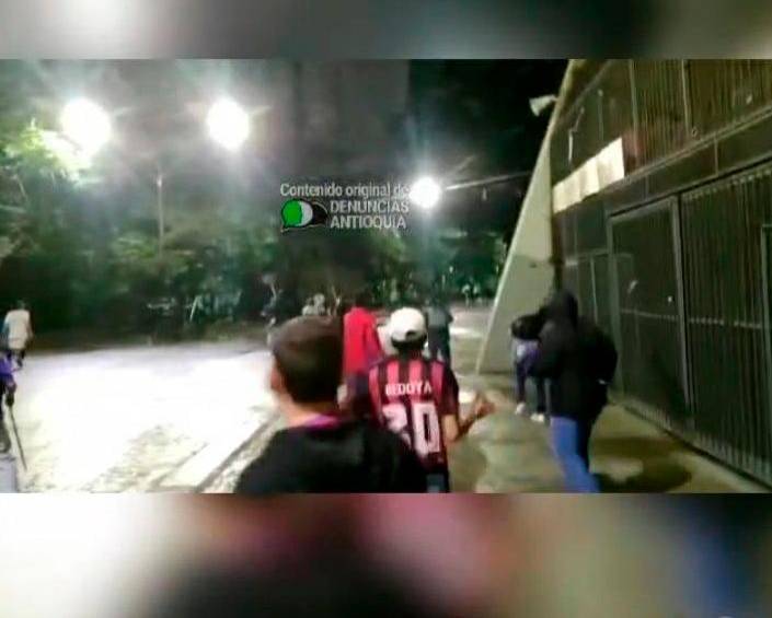 Para este domingo las autoridades pondrán un Puesto de Mando Unificado y un sistema de videovigilancia cerca del estadio, para evitar altercados. FOTO: Cortesía Denuncias Antioquia
