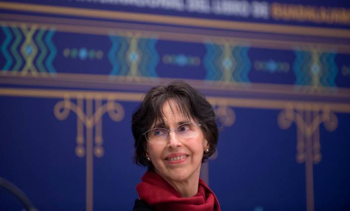 La mayoría de obra de Coral Bracho la publica Ediciones Era y sus libros los distribuye en Colombia el Fondo de Cultura Económica (FCE). En Medellín es posible encontrarla en librerías Antología, publicada por la Editorial Eafit en su colección Otramina. Foto: Cortesía FIL Guadalajara / Paula Islas.