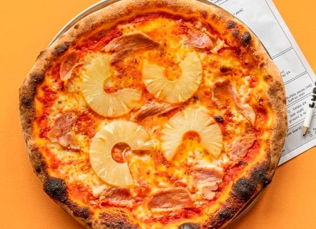 Se abre el debate: ¿pizza con o sin piña? Restaurante cobra más de $500 ...