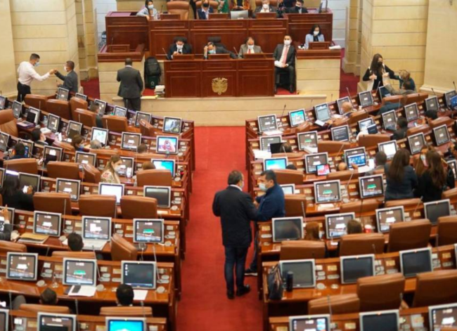 Se aplaza debate de reforma a la salud en el Congreso