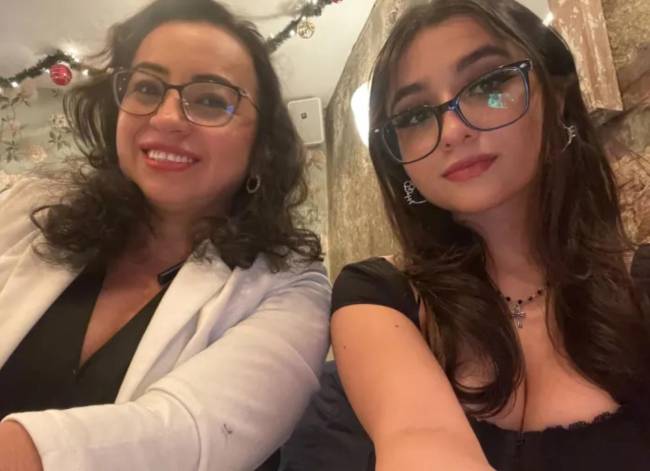Madre colombiana se debate entre la vida y la muerte tras recibir ...