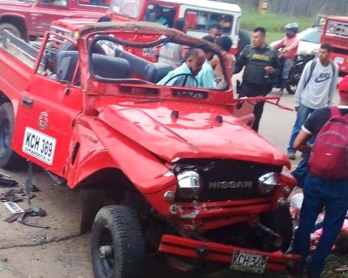  El campero Nissan involucrado tiene, por lo menos, cuatro décadas de antigüedad. FOTO: CORTESÍA DENUNCIAS ANTIOQUIA.