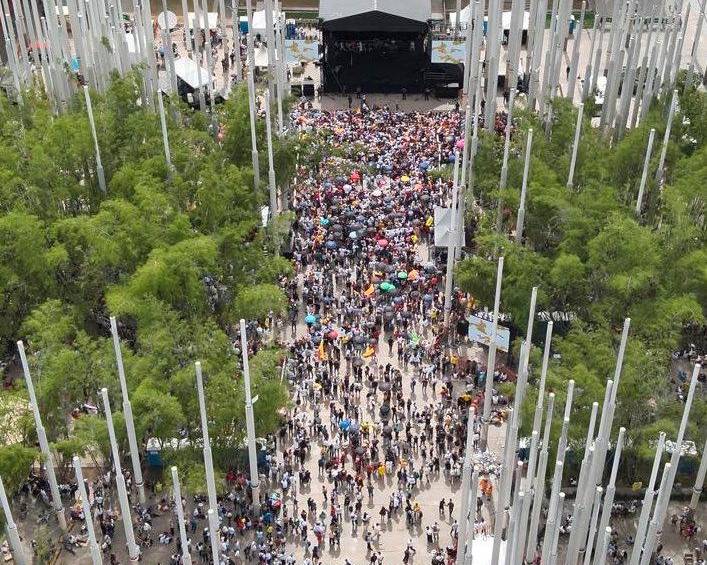 La asistencia al Parque de las Luces desató un cruce político entre líderes locales y el presidente. FOTO: X @AndresJRendonC