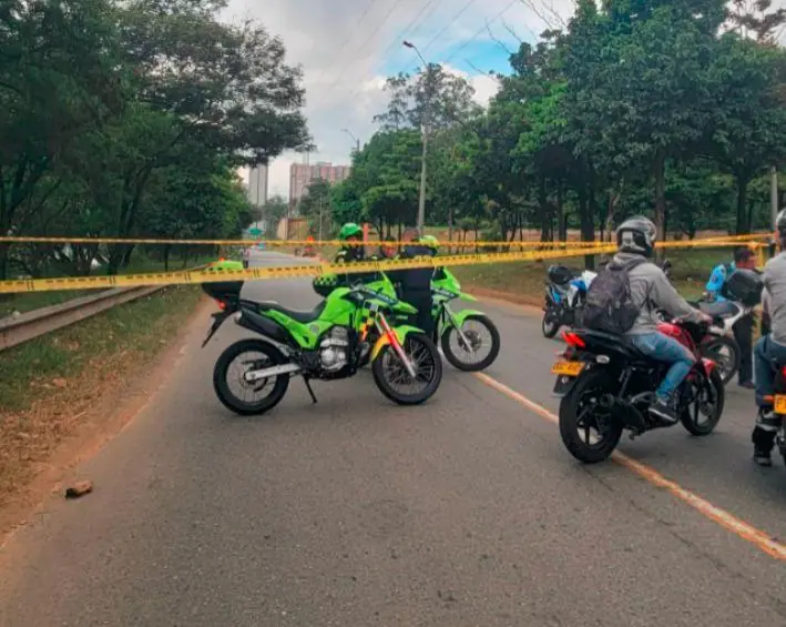 Las autoridades hicieron el cierre de la vía hacia el norte del Valle de Aburrá, desviando los vehículos por la autopista Medellín-Bogotá. FOTO: CORTESÍA