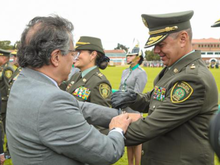 El presidente Gustavo Petro y el general Edwin Urrego. Foto: Policía Nacional