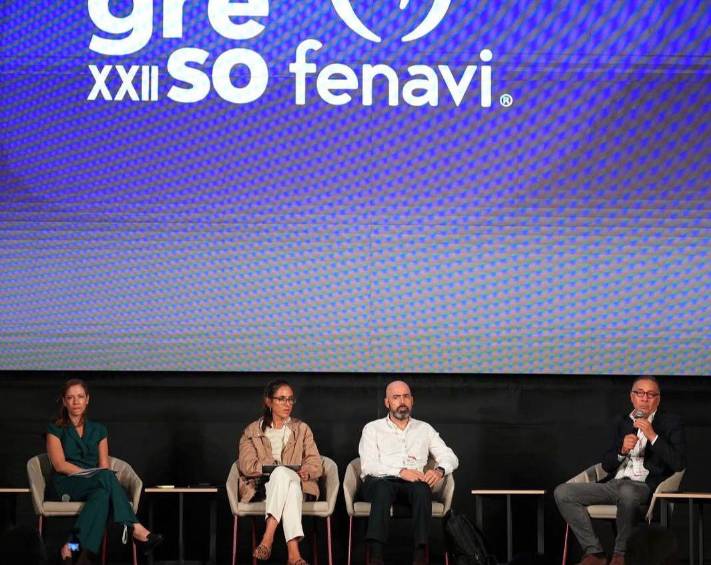 El panel económico de Fenavi señaló que la inversión privada será clave para crecer entre 2026 y 2030. FOTO: Fenavi